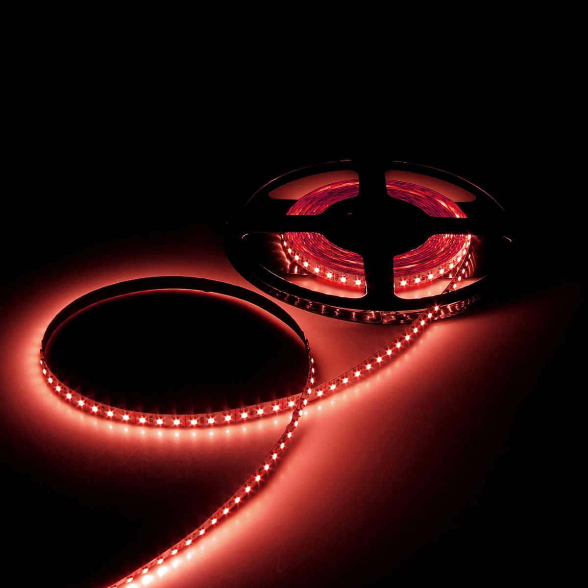 Светодиодная лента Luazon, 12В, SMD3528, длина 5 м, IP65, 120 LED ламп, 9.6 Вт/м, 6-7 Лм/1 LED, DC, цвет: красный. 883901883901 Светодиодная лента Luazon, 12В, SMD3528, длина 5 м, IP65, 120 LED ламп, 9.6 Вт/м, 6-7 Лм/1 LED, DC, цвет: красный. 883901883901Светодиодные гирлянды, ленты и т.д — это отличный вариант для новогоднего оформления интерьера или фасада. С их помощью помещение любого размера можно превратить в праздничный зал, а внешние элементы зданий, украшенные ими, мгновенно станут напоминать очертания сказочного дворца. Такие украшения создают ауру предвкушения чуда. Деревья, фасады, витрины, окна и арки будто специально созданы, чтобы вы украсили их светящимися нитями.