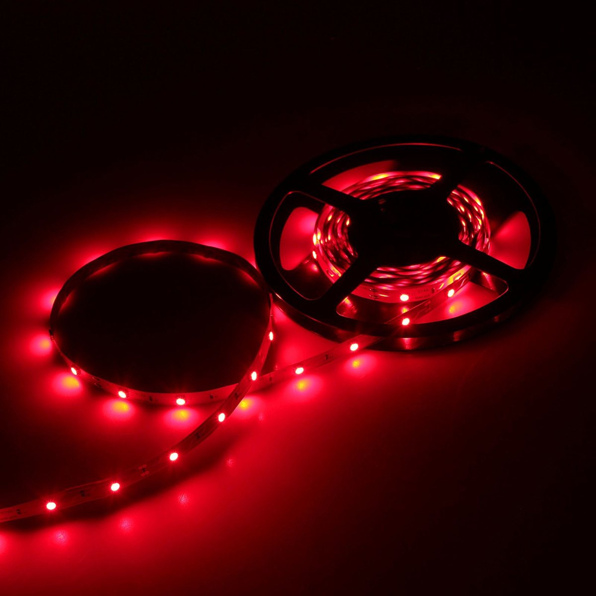 Светодиодная лента Luazon, 12В, SMD5050, длина 5 м, IP33, 30 LED ламп, 7.2 Вт/м, 14-16 Лм/1 LED, DC, цвет: красный883915 Светодиодная лента Luazon, 12В, SMD5050, длина 5 м, IP33, 30 LED ламп, 7.2 Вт/м, 14-16 Лм/1 LED, DC, цвет: красный883915Светодиодные гирлянды, ленты и т.д — это отличный вариант для новогоднего оформления интерьера или фасада. С их помощью помещение любого размера можно превратить в праздничный зал, а внешние элементы зданий, украшенные ими, мгновенно станут напоминать очертания сказочного дворца. Такие украшения создают ауру предвкушения чуда. Деревья, фасады, витрины, окна и арки будто специально созданы, чтобы вы украсили их светящимися нитями.