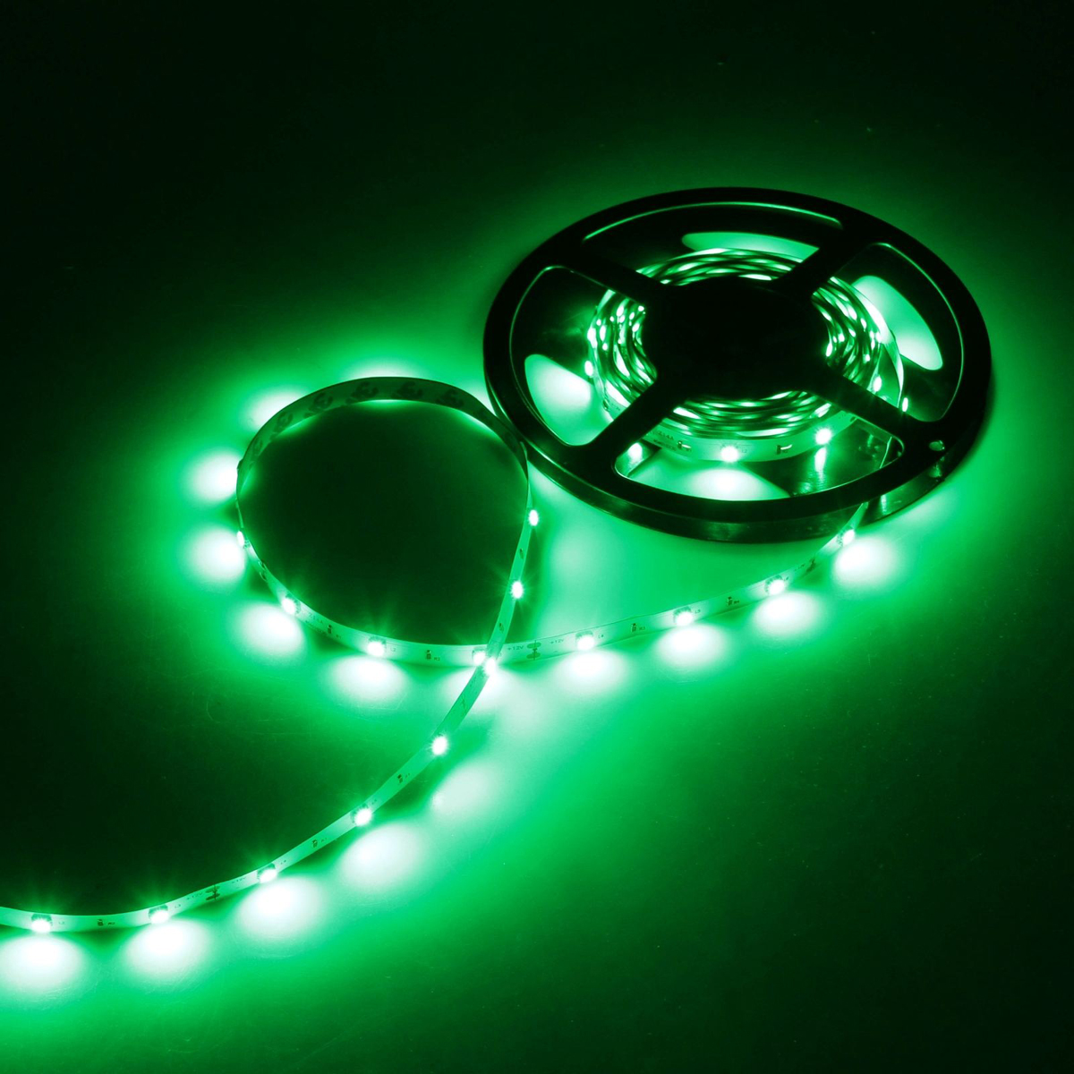 Светодиодная лента Luazon, 12В, SMD5050, длина 5 м, IP33, 30 LED ламп, 7.2 Вт/м, 14-16 Лм/1 LED, DC, цвет: зеленый883918 Светодиодная лента Luazon, 12В, SMD5050, длина 5 м, IP33, 30 LED ламп, 7.2 Вт/м, 14-16 Лм/1 LED, DC, цвет: зеленый883918Светодиодные гирлянды, ленты и т.д — это отличный вариант для новогоднего оформления интерьера или фасада. С их помощью помещение любого размера можно превратить в праздничный зал, а внешние элементы зданий, украшенные ими, мгновенно станут напоминать очертания сказочного дворца. Такие украшения создают ауру предвкушения чуда. Деревья, фасады, витрины, окна и арки будто специально созданы, чтобы вы украсили их светящимися нитями.