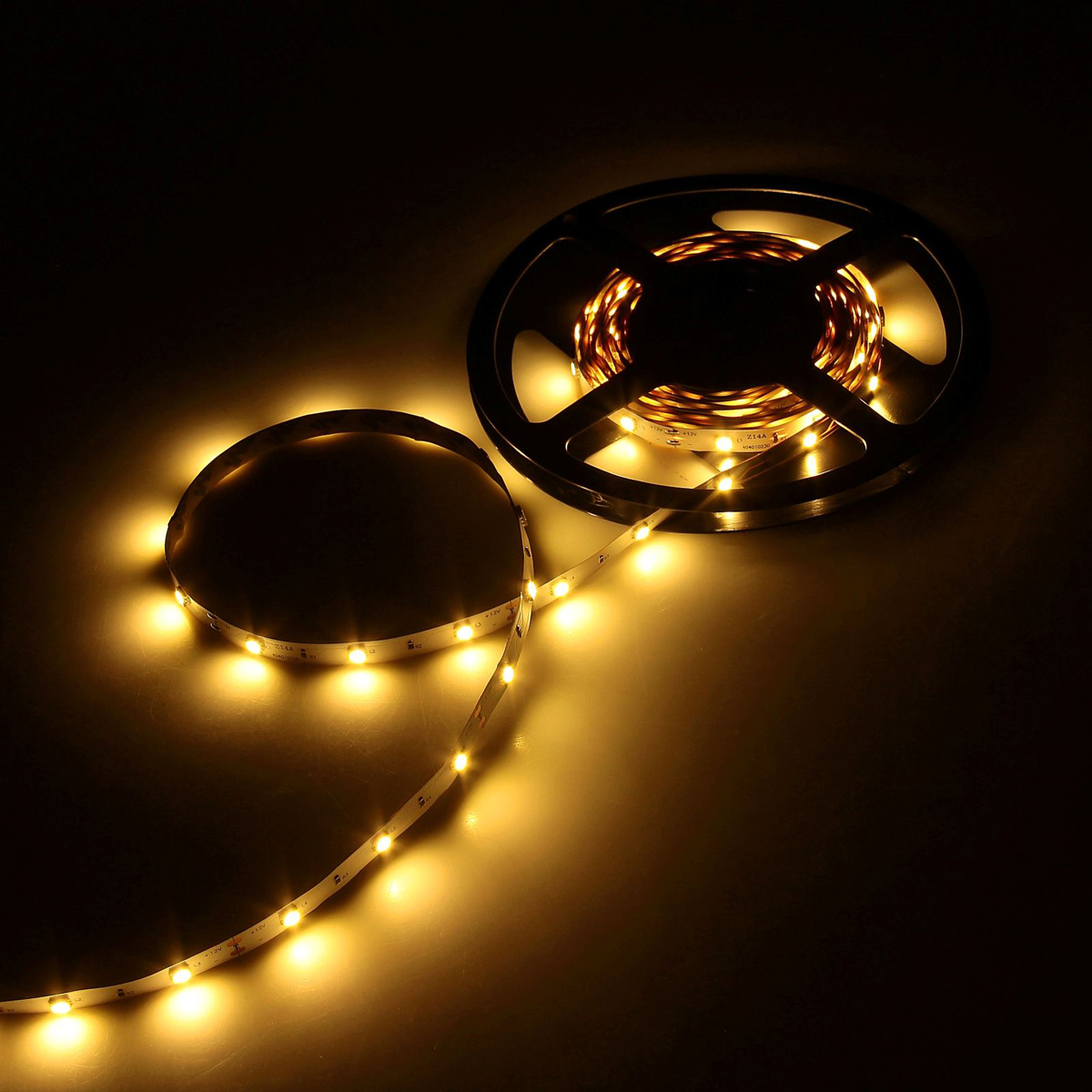 Светодиодная лента Luazon, 12В, SMD5050, длина 5 м, IP33, 30 LED ламп, 7.2 Вт/м, 14-16Л м/1 LED, DC, цвет: теплый белый883920 Светодиодная лента Luazon, 12В, SMD5050, длина 5 м, IP33, 30 LED ламп, 7.2 Вт/м, 14-16Л м/1 LED, DC, цвет: теплый белый883920Светодиодные гирлянды, ленты и т.д — это отличный вариант для новогоднего оформления интерьера или фасада. С их помощью помещение любого размера можно превратить в праздничный зал, а внешние элементы зданий, украшенные ими, мгновенно станут напоминать очертания сказочного дворца. Такие украшения создают ауру предвкушения чуда. Деревья, фасады, витрины, окна и арки будто специально созданы, чтобы вы украсили их светящимися нитями.