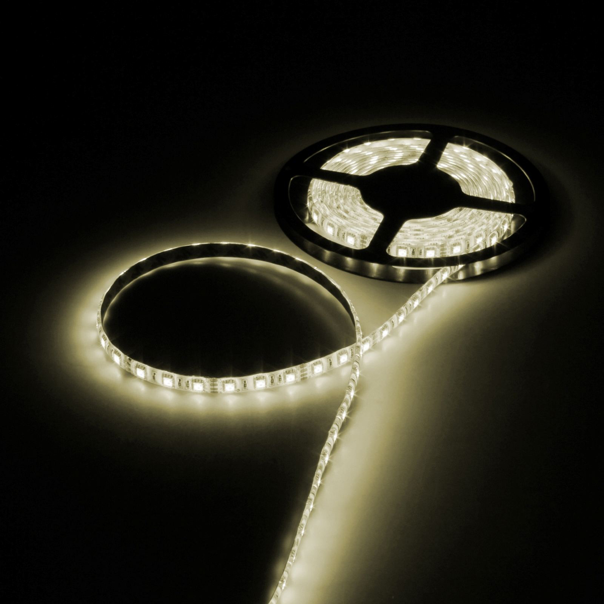 Светодиодная лента Luazon, 12В, SMD5050, длина 5 м, IP65, 60 LED ламп, 14.4Вт/м, 14-16 Лм/1 LED, DC, цвет: теплый белый883952 Светодиодная лента Luazon, 12В, SMD5050, длина 5 м, IP65, 60 LED ламп, 14.4Вт/м, 14-16 Лм/1 LED, DC, цвет: теплый белый883952Светодиодные гирлянды, ленты и т.д — это отличный вариант для новогоднего оформления интерьера или фасада. С их помощью помещение любого размера можно превратить в праздничный зал, а внешние элементы зданий, украшенные ими, мгновенно станут напоминать очертания сказочного дворца. Такие украшения создают ауру предвкушения чуда. Деревья, фасады, витрины, окна и арки будто специально созданы, чтобы вы украсили их светящимися нитями.