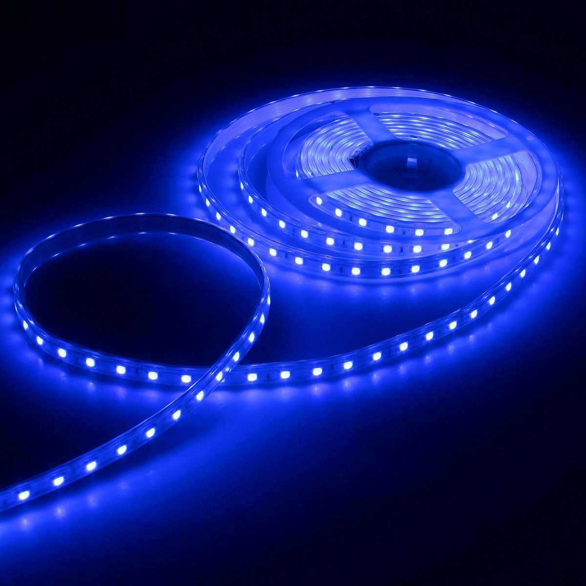 Светодиодная лента Luazon, 220В, SMD5050, длина 5 м, IP65, 60 LED ламп, 11 Вт/м, 16-18 Лм/1 LED, AC, цвет: синий883972 Светодиодная лента Luazon, 220В, SMD5050, длина 5 м, IP65, 60 LED ламп, 11 Вт/м, 16-18 Лм/1 LED, AC, цвет: синий883972Светодиодные гирлянды, ленты и т.д — это отличный вариант для новогоднего оформления интерьера или фасада. С их помощью помещение любого размера можно превратить в праздничный зал, а внешние элементы зданий, украшенные ими, мгновенно станут напоминать очертания сказочного дворца. Такие украшения создают ауру предвкушения чуда. Деревья, фасады, витрины, окна и арки будто специально созданы, чтобы вы украсили их светящимися нитями.