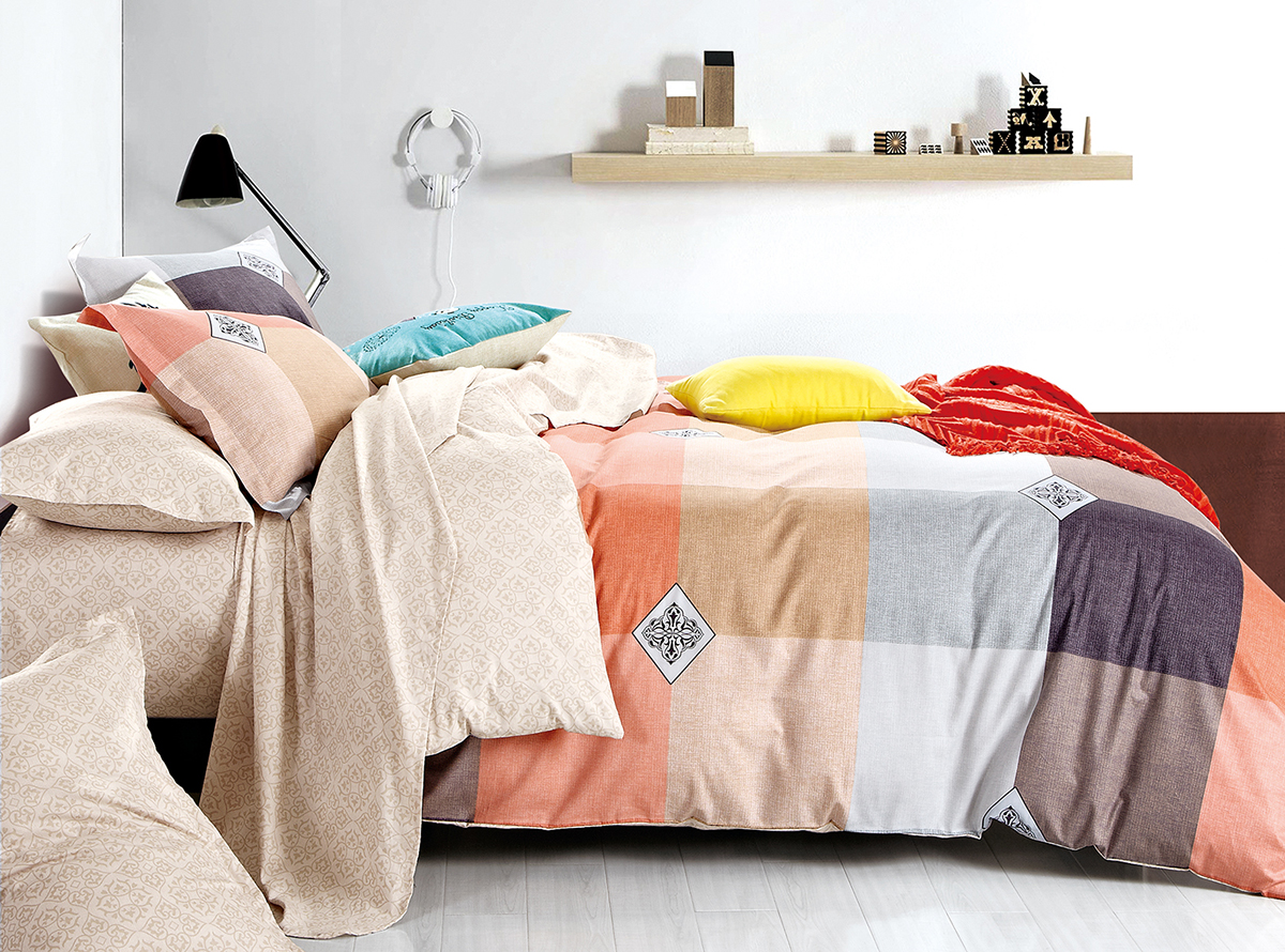 Комплект белья Soft Line, 1,5-спальный, наволочки 50x70. 1050410504 Комплект белья Soft Line, 1,5-спальный, наволочки 50x70. 1050410504Роскошный комплект постельного белья Soft Line выполнен из качественного плотного сатина и украшен оригинальным рисунком. Комплект состоит из пододеяльника, простыни и двух наволочек.Постельное белье Soft Line подобно облаку сочетает в себе плотность цвета и безграничную нежность фактуры. Это белье обладает волшебной практичностью, а потому оказываться на седьмом небе станет вашим привычным занятием.Доверьте заботу о качестве вашего сна высококачественному натуральному материалу.Сатин - это ткань из 100% натурального хлопка. Мягкость и нежность материала создает чувство комфорта и защищенности. Классический натуральный природный материал делает это постельное белье нежным, элегантным и приятным.