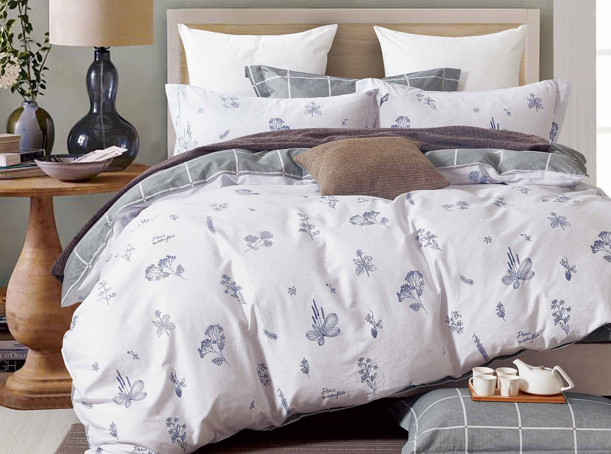 Комплект белья Soft Line, 1,5-спальный, наволочки 50x70. 1054010540 Комплект белья Soft Line, 1,5-спальный, наволочки 50x70. 1054010540Постельное бельё SL из сатина с декоративной отделкой