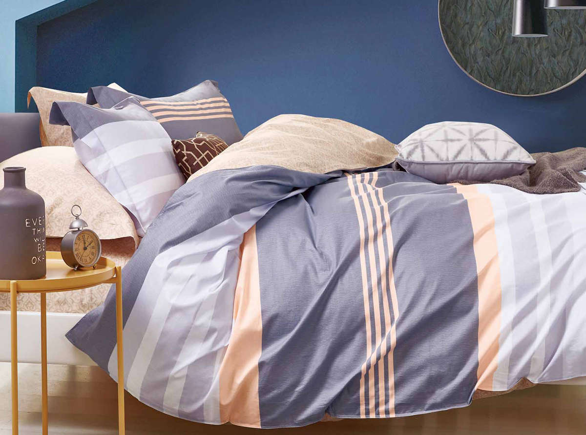 Комплект белья Soft Line, 1,5-спальный, наволочки 50x70. 1056010560 Комплект белья Soft Line, 1,5-спальный, наволочки 50x70. 1056010560Роскошный комплект постельного белья Soft Line выполнен из качественного плотного сатина и украшен оригинальным рисунком. Комплект состоит из пододеяльника, простыни и двух наволочек.Постельное белье Soft Line подобно облаку сочетает в себе плотность цвета и безграничную нежность фактуры. Это белье обладает волшебной практичностью, а потому оказываться на седьмом небе станет вашим привычным занятием.Доверьте заботу о качестве вашего сна высококачественному натуральному материалу.Сатин - это ткань из 100% натурального хлопка. Мягкость и нежность материала создает чувство комфорта и защищенности. Классический натуральный природный материал делает это постельное белье нежным, элегантным и приятным.