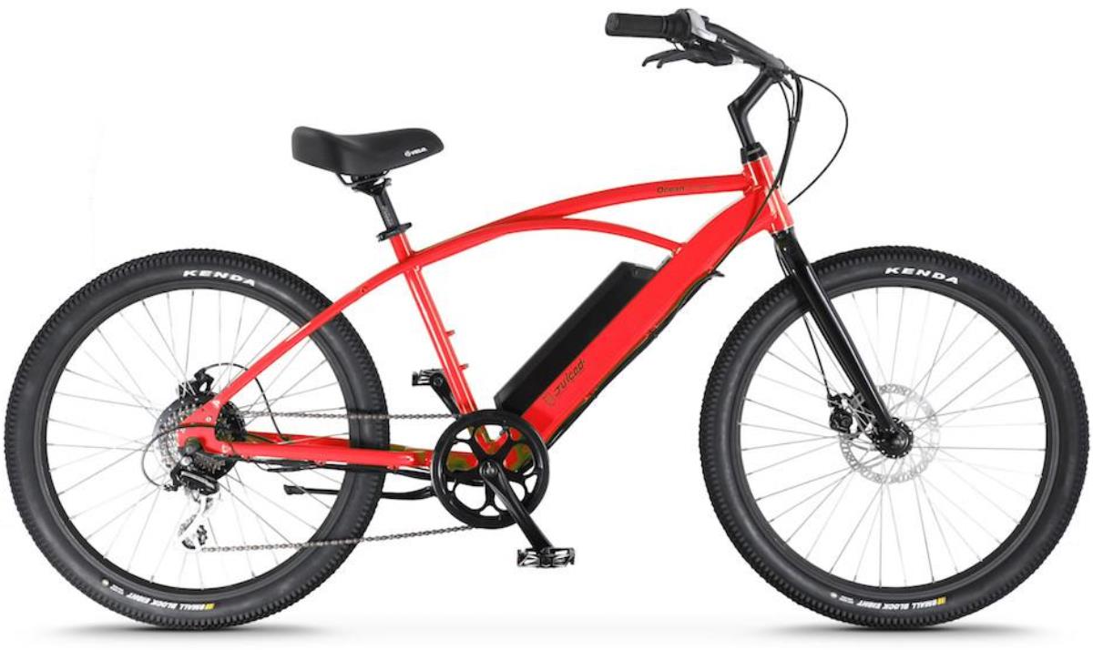 Электровелосипед Jucied Bikes Ocean Current 11 SE, цвет: красный. OC11SESROC11SESR Электровелосипед Jucied Bikes Ocean Current 11 SE, цвет: красный. OC11SESROC11SESRЭлектровелосипед Jucied Bikes Ocean Current 11 SE отличается очень высоким качеством изготовления стандартной рамы и красочного покрытия. Это обеспечивает надежность и безопасность велогибрида. И на нем очень приятно ездить.С левой стороны расположена панель управления, на ней имеются следующие функции: уровень заряда аккумулятора, режимы скоростей и кнопка включения/выключения.Правая ручка дополнена удобным механическим тормозом. Дисковые механические тормоза обеспечивают плавное торможение, и уверенную остановку практически на любой поверхности.Педали с широкой платформой дополнены небольшими шипами, что позволяет удобно и надежно поставить ногу.Передняя амортизационная вилка, достойно отработает все неровности, спуски и ямы, которые попадут под переднее колесо.Электродвигатель в паре с емким аккумулятором 11,6Ah и 8,8Ah за считанные секунды разгоняют данный велогибрид до 50 км/ч.Характеристики:Новые более мощные велогибриды имеют 9 транзисторных контроллеров 48 вольт.Максимальная скорость: до 50 км/ч.Дальность хода: до 170 км.Редукторный двигатель: 500 Вт.Датчик хода и датчик дроссельной заслонки.1 7.4 AA Super Extended Range & 8,8 Ah Hyper Extended Range Packs совместимы со всеми OceanCurrents.Классический стиль крейсера прекрасно сочетается с балансной батареей на 48 В.Современные чувствительные педали усиливают прокрутку до 1000 раз в секунду. Сгладьте полосу или поднимите скорость до 50 километров в час.
