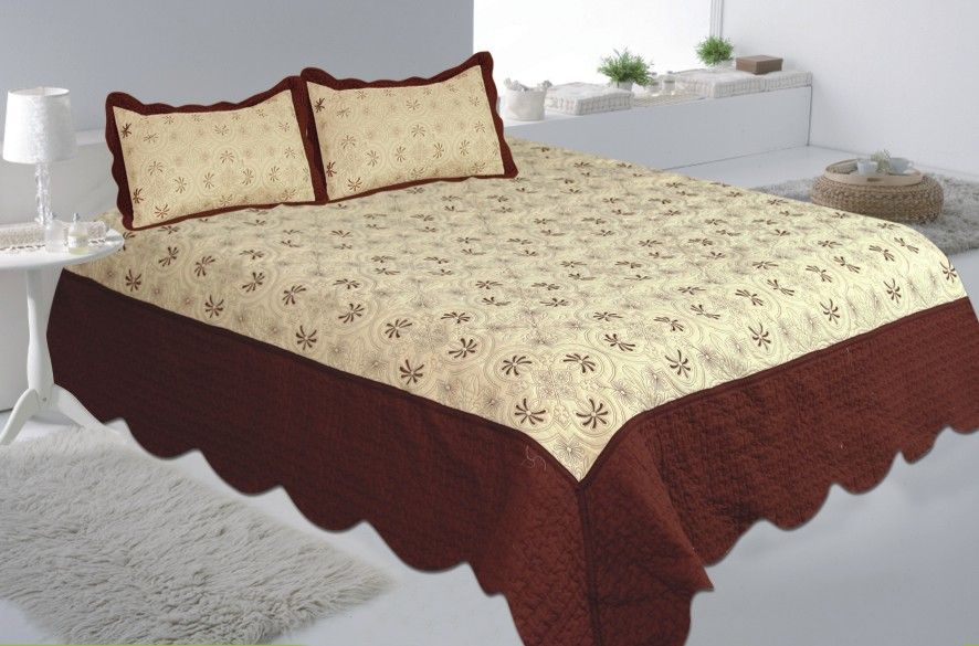 Комплект для спальни Buenas Noches Ornament: покрывало 230 х 250 см, 2 наволочки. 5172451724 Комплект для спальни Buenas Noches Ornament: покрывало 230 х 250 см, 2 наволочки. 5172451724Покрывала Pichwork Buenos Noches - Идеальное Решение для Вашего интерьера! Станьте дизайнером и создайте свой стиль! Buenos Noches – Элегантно, Стильно, Качественно! Buenos Noches -продукция с высоким качеством исполнения. У Buenos Noches Вы найдете постельное белье, пледы и покрывала. Вся продукция выполнена из тканей высшего качества с использованием стойких и безвредных красителей. Покрывала Pichwork «Buenas Noches» - Классика Интерьера! Хлопковая полотняная фактура поверхности, стежка. Разнообразные печатные цветочные дизайны, традиционный, оригинальный и популярный пэчворк, стильная, сдержанная подборка однотонных вариантов с вышивками. Хлопчатобумажные ткани - мягкие и прочные. В современном доме хватает вещей из синтетики, именно поэтому последнее время в текстиле для дома все боль
