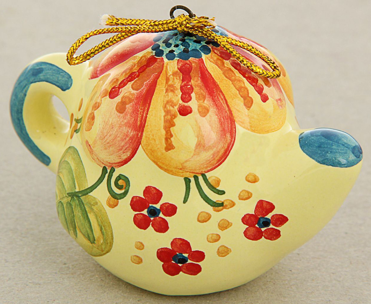 Новогоднее подвесное украшение Sima-land Чайник, ярославская майолика, 7 х 4 х 4,5 см1553162 Новогоднее подвесное украшение Sima-land Чайник, ярославская майолика, 7 х 4 х 4,5 см1553162Новогоднее украшение Sima-land отлично подойдет для декорации вашего дома и новогодней ели. Украшение оснащено специальной петелькой для подвешивания. Елочная игрушка - символ Нового года. Она несет в себе волшебство и красоту праздника. Такое украшение создаст в вашем доме атмосферу праздника, веселья и радости. Уважаемые клиенты!Обращаем ваше внимание на цветовой ассортимент товара. Поставка осуществляется в зависимости от наличия на складе.