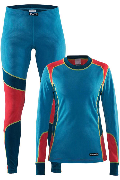 Комплект термобелья женский Craft Baselayer:лонгслив, леггинсы, цвет: синий, красный. 1905331/315452. Размер XS (42)1905331/315452 Комплект термобелья женский Craft Baselayer:лонгслив, леггинсы, цвет: синий, красный. 1905331/315452. Размер XS (42)1905331/315452Женский комплект термобелья Craft Baselayer состоит из лонгслива и леггинсов. Белье универсального использования изготовлено из высококачественного полиэстера. Эластичный, приятный для тела, материал отводит излишнюю влагу и сохраняет тепло, обеспечивая внутренний комфорт телу даже при высоких физических нагрузках. Лонгслив с длинными рукавами и круглым вырезом горловины оформлен нашивкой с названием бренда. Леггинсы на талии имеют широкий эластичный пояс. Термобелье оформлено ярким принтовым рисунком.