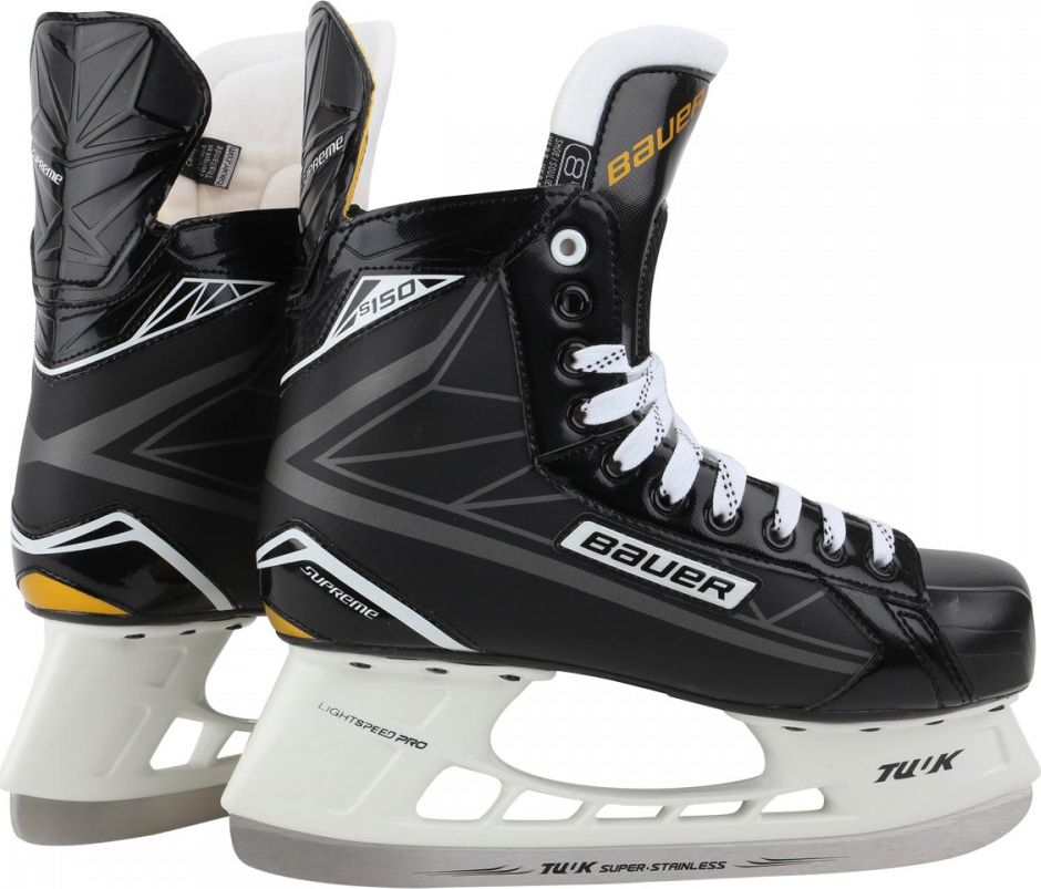 Коньки хоккейные мужские Bauer Supreme S150, цвет: черный. 1048623. Размер 431048623 Коньки хоккейные мужские Bauer Supreme S150, цвет: черный. 1048623. Размер 431048623Коньки хоккейные полевого игрока Bauer Supreme S150 - модель полупрофессионального уровня. Корпус ботинка выполнен из трехмерного материала 3D TrueForm Tech PU, который обеспечивает надлежащую поддержку и устойчивость, обладает стойкостью к механическим нагрузкам и придает ботинку оптимальную жесткость. Корпус термоформируемый, что позволяет получить индивидуальную подгонку ботинок по ноге.В области лодыжки расположены вставки, выполненные из пены с эффектом памяти, которые обеспечивают дополнительную фиксацию ноги в голеностопном суставе, необходимую поддержку и исключают проскальзывание ноги внутри ботинка. Внешняя, защищенная пяточная чаша создает необходимую поддержку заднего отдела стопы, фиксируя пятку внутри ботинка. Двухсоставной, анатомической формы, внутренний язычок имеет футеровку, выполненную из белого войлока плотностью 30 oz.Внутреннее наполнение из пены защищает подъем ноги от сдавливания шнуровкой и обеспечивает дополнительную защиту и комфорт.В данной модели коньков используются не вощеные шнурки Bauer Supreme Unwaxed Laces.Внутренняя стелька Form-Fit выполнена с использованием легкой пены EVA и обеспечивает комфортное положение стопы внутри ботинка.При производстве подошвы используется термопластичная резина. В предлагаемой модели установлены держатели Tuuk Lightspeed Pro и несъемные лезвия из нержавеющей стали Tuuk Super Stainless Steel.