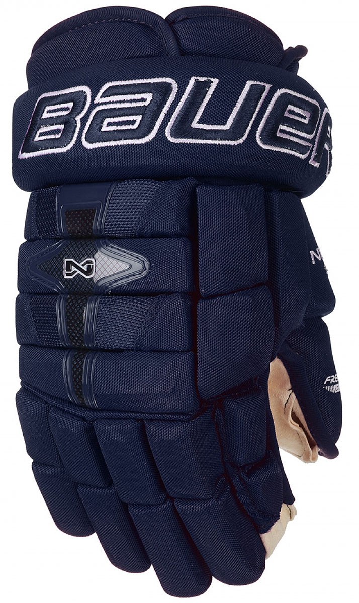 Перчатки хоккейные BAUER Nexus N7000, цвет: темно-синий. 1048075. Размер 151048075 Перчатки хоккейные BAUER Nexus N7000, цвет: темно-синий. 1048075. Размер 151048075Стильное обращение с шайбой без потери высокого уровня защиты. Эти перчатки классического покроя прекрасно подойдут для игроков, стремящихся к большей свободе движений. Пена двойной плотности выдерживает сильные удары, а двойной слой замши цвета слоновой кости на ладонях даст нужный захват и позволит разыграть больше эпизодов и поймать больше шайб.