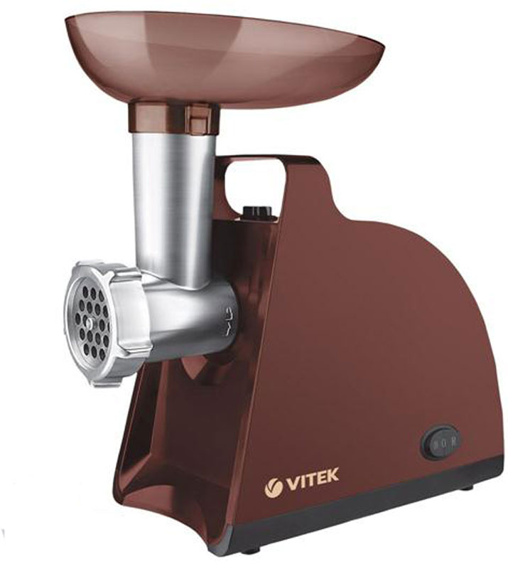 Vitek VT-3613(BN) мясорубкаVT-3613(BN) Vitek VT-3613(BN) мясорубкаVT-3613(BN)Модель мясорубки Vitek VT-3613 с мощностью 1700 Вт способна приготовить до 1,5 кг фарша в минуту. Также мясорубка оснащена уникальной технологией Magnifit ? заточка и шлифовка ножа и диска обеспечивают максимальное прилегание друг к другу, словно магнит – вы сможете получить фарш, измельчённый со 100% эффективностью! В мясорубке VT-3613предусмотрено 2 диска из высококачественной нержавеющей стали для приготовления фарша, благодаря которым получается отменный рубленый фарш. Функция Реверс облегчит переработку мяса: система, проворачивающая шнек мясорубки (спираль, осуществляющая прокрутку фарша) в обратном направлении позволяет избавиться от жил, намотавшихся на шнек и затрудняющих работу мясорубки. Чтобы мясорубка не скользила во время работы, предусмотрены прорезиненные ножки. Отличительной особенностью модели VT-3613 является наличие трех насадок для обработки овощей, включая насадку для приготовления драников.