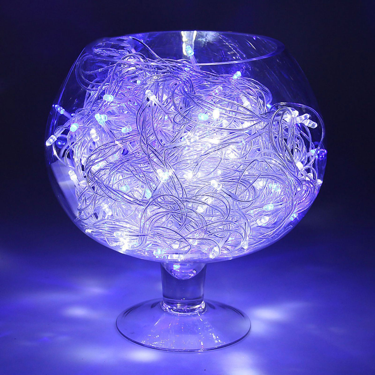 Гирлянда светодиодная Luazon Метраж, уличная, моргает, 200 ламп, 220 V, 20 м, цвет: синий. 10800141080014 Гирлянда светодиодная Luazon Метраж, уличная, моргает, 200 ламп, 220 V, 20 м, цвет: синий. 10800141080014Светодиодные гирлянды, ленты и т.д. — это отличный вариант для новогоднего оформления интерьера или фасада. С их помощью помещение любого размера можно превратить в праздничный зал, а внешние элементы зданий, украшенные ими, мгновенно станут напоминать очертания сказочного дворца. Такие украшения создают ауру предвкушения чуда. Деревья, фасады, витрины, окна и арки будто специально созданы, чтобы вы украсили их светящимися нитями.