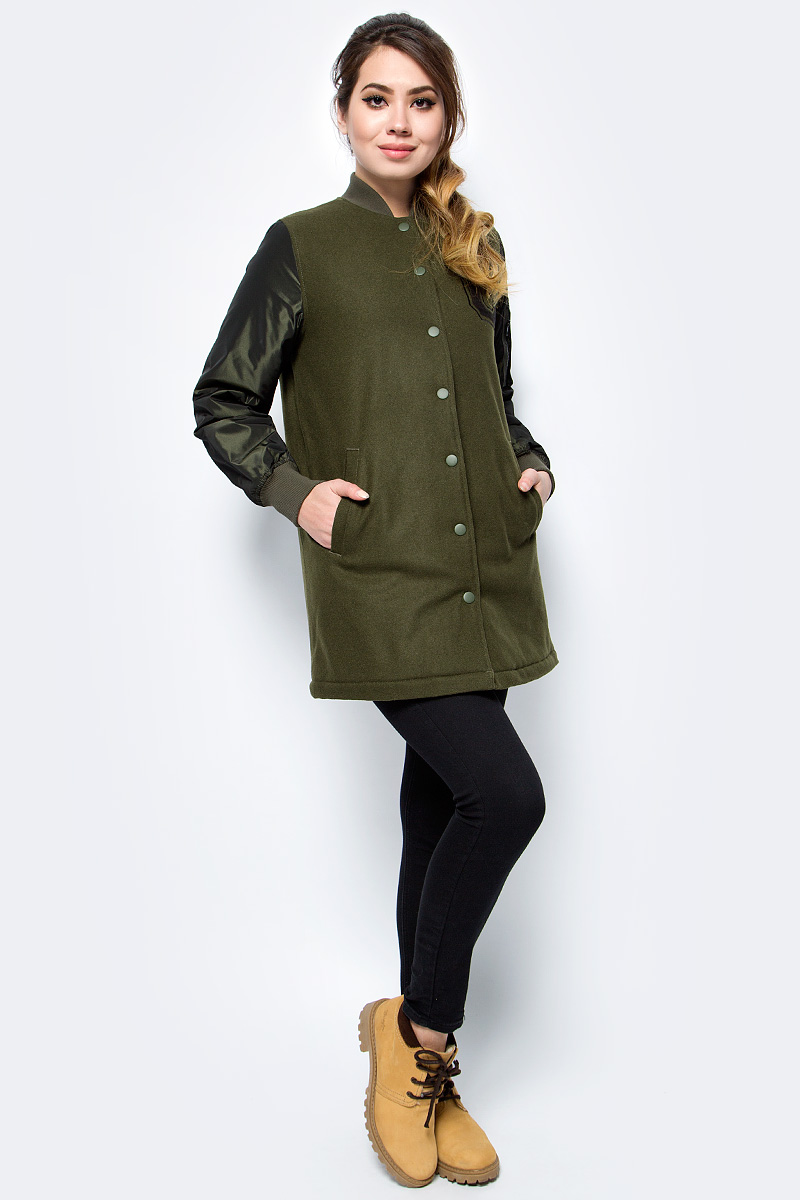 Куртка женская Converse Long Ma-1 Baseball Jacket, цвет: хаки. 10004523348. Размер M (46)10004523348 Куртка женская Converse Long Ma-1 Baseball Jacket, цвет: хаки. 10004523348. Размер M (46)10004523348Удобная женская куртка Converse Long Ma-1 Baseball Jacket - это сочетание стиля и комфорта. Она согреет вас в прохладную погоду и позволит выделиться из толпы. Модель на кнопках изготовлена из износоустойчивого материала. Имеет резинки на манжетах и множество карманов.
