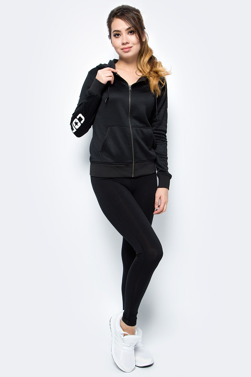 Худи женское Converse Star Print CP Full Zip Hoodie, цвет: черный. 10004493001. Размер XS (42)10004493001 Худи женское Converse Star Print CP Full Zip Hoodie, цвет: черный. 10004493001. Размер XS (42)10004493001Женское худи Converse изготовлено из качественного трикотажа. Модель с капюшоном оформлена спереди накладным карманом кенгуру и дополнена фирменной нашивкой с названием бренда. Капюшон дополнен шнурками, для регулировки размера. Манжеты рукавов и низ изделия выполнены из трикотажной резинки.