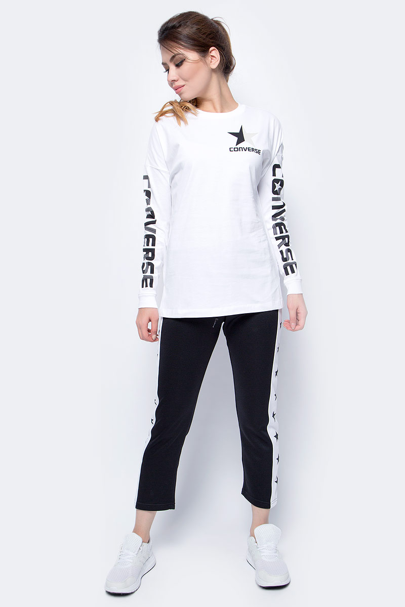 Лонгслив женский Converse Split Star Converse Wordmark Long Sleeve Tee, цвет: белый. 10004649102. Размер XL (50)10004649102 Лонгслив женский Converse Split Star Converse Wordmark Long Sleeve Tee, цвет: белый. 10004649102. Размер XL (50)10004649102Женский лонгслив Converse изготовленный из натурального хлопка, станет отличным дополнением к вашему гардеробу. Материал изделия очень мягкий и приятный на ощупь, не сковывает движения и позволяет коже дышать, обеспечивая комфорт. Модель с круглым вырезом горловины оформлена оригинальным принтом.Современный дизайн и расцветка делают этот лонгслив стильным предметом женской одежды. Такая модель подарит вам комфорт в течение всего дня.