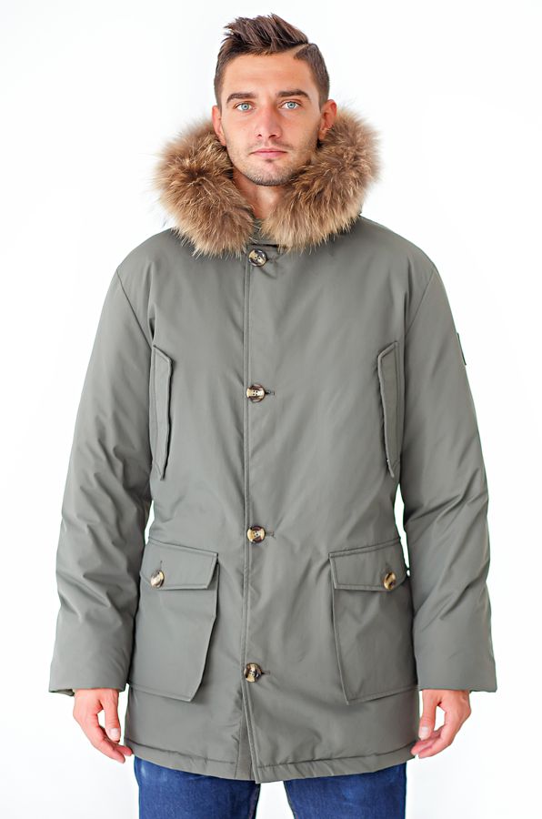Парка мужская Defreeze, цвет: оливковый. 61-290_khaki. Размер 4861-290_khaki Парка мужская Defreeze, цвет: оливковый. 61-290_khaki. Размер 4861-290_khakiСтильная мужская парка DEFREEZE станет незаменимой в гардеробе во время зимних холодов. Материал верха выполнен из нейлона. В качестве утеплителя используется био-пух, выдерживающий значительные морозы. Модель застегивается на молнию, которая дополнена ветрозащитной планкой на пуговицах. Парка имеет 2 верхних прорезных кармана, 2 нижних кармана с клапанами на пуговицах, капюшон с меховой опушкой, нашивку на рукаве. Подкладка декорирована ярким принтом.