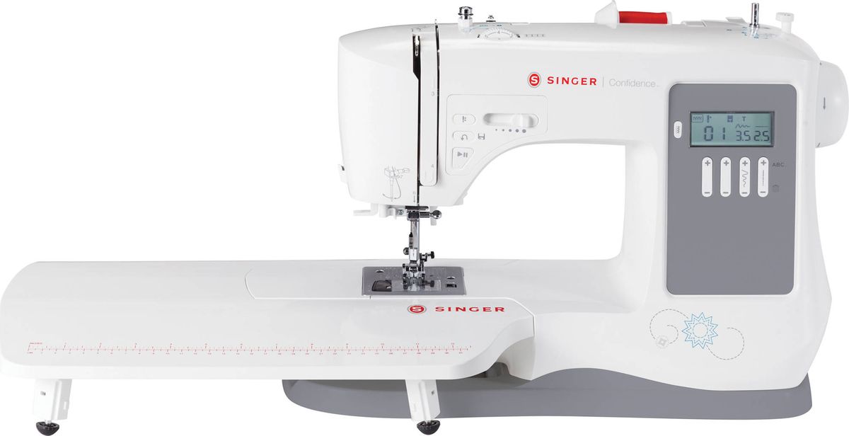 Singer Confidence 7640 Q швейная машинаSINGER 7640 Q Singer Confidence 7640 Q швейная машинаSINGER 7640 QНовая швейная машина от самого знаменитого в мире производителя - американской фирмы Singer. Высшая модель в линейке профессиональных компьютерных машинок. 200 швейных операций: многообразие строчек, как стандартных и эластичных, так и декоративных, включая алфавит, поможет Вам проявить себя в рукоделии, машина прекрасно подойдет для шитья одежды, предметов домашнего декора и многого другого. Автоматический нитевдеватель позволяет легко и быстро вдеть нить в иглу, тем самым экономя Ваше время. Автоматическое выметывание 8 видов петель для пуговиц: выметывание петли выполняется в один прием и петли получаются каждый раз отличного качества. Столбцы петли выметываются в одном направлении. Такие петли аккуратно выглядят, уменьшается вероятность пропусков стежков и смещения ткани. LCD экран четко отображает вид выбранной строчки, а также длину и ширину стежка, рекомендации по выбору лапки и другую информацию. Пластиковая таблица со всеми доступными строчками может быть закреплена на ручке машины. Позволяет быстро находить нужный вид и номер строчки.Алфавит: делайте изделие уникальным и добавьте на него инициалы, монограмму или фразу с помощью алфавита, цифр и символов. Память: составляйте целые фразы путем добавления отдельных знаков в память, которая может хранить до 40 символов. Автоматическая установка длины и ширины стежка: оптимальные настройки для длины и ширины стежка устанавливаются автоматически для выбранной строчки, но могут быть изменены по вашим персональным требованиям к шитью. Регулируемая длина и ширина стежка: установка длины строчки до 4,5 мм и ширина стежка до 7 мм осуществляется простым нажатием кнопок под экраном. Такая большая ширина добавляет выразительности атласным и декоративным строчкам. Автоматический обратный ход: зажмите удобно расположенную клавишу обратного хода, чтобы шить в обратном направлении и усилить строчки. Клавиша программирования положения иглы вверх/вниз. Нажатие на эту клавишу поднимает или опускает иглу при остановке. Больше не придется крутить маховик рукой. Это упрощает работу при пришивании аппликаций, квилтинге или же просто при повороте изделия. Беспедальное шитье и регулировка скорости. Отключите педаль, нажмите кнопку Пуск, и машина будет шить. Беспедальным шитьем удобно пользоваться при выполнении длинных прямых одинаковых строчек, а также при шитье в технике свободного передвижения, установив необходимую скорость с помощью рычага регулировки. Машина будет автоматически выполнять строчку с постоянной скоростью. 13 позиций иглы: положение иглы относительно центра отверстия игольной пластины можно изменить для вшивания молнии, шнура или отстрочки. Дополнительный подъем прижимной лапки. Рычаг подъема прижимной лапки имеет два положения. Если с усилием поднять рычаг в верхнее положение, будет удобно разместить несколько слоев ткани под лапкой. Отключение подачи ткани: удобно расположенный на задней стороне машины рычаг опускает зубцы нижнего транспортера для шитья в технике свободного движения ткани, штопки, вышивания и т.п. Игольная пластина из нержавеющей стали обеспечивает легкое и беспрепятственное скольжение ткани. Моментальная замена лапки без отверток - лапку можно поменять за мгновение одним нажатием кнопки. Входящий в комплектацию расширительный столик с нанесенной на него линейкой обеспечивает большую рабочую поверхность, столь необходимую для квилтинга или при работе с другими большими изделиями. Внутренний каркас швейной машины изготовлен из прочного металла. Эта жесткая станина несет на себе все механизмы, очень хорошо подавляет вибрации при работе и повышает общую прочность машины. Аксессуары удобно хранятся под рукой в съемном ящичке машины. Съемная рукавная платформа обеспечивает удобную обработку манжет, воротников и других трубчатых изделий.