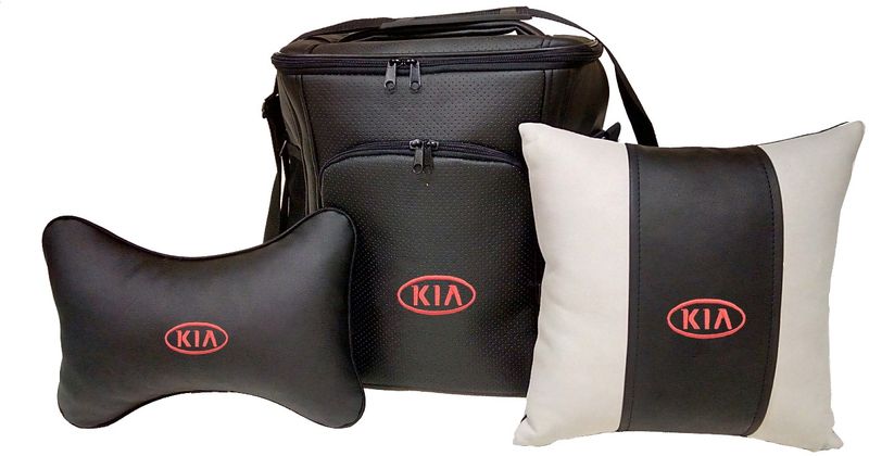 Подарочный набор автомобилисту Auto Premium Kia, 3 предмета. 6741567415 Подарочный набор автомобилисту Auto Premium Kia, 3 предмета. 6741567415Подарочный набор состоит из термосумки объемом 20 л, декоративной подушки в салон автомобиля и подушки на подголовник. При производстве используются качественные и износостойкие материалы, что позволяет долгое время сохранять презентабельный внешний вид изделия. Подушка на подголовник будет удобна в использовании как водителю, так и пассажиру. Все изделия выполнены в едином стиле, с нанесением вышивки марки автомобиля. Такой набор будет великолепным подарком друзьям или родственникам. Вы так же с легкостью сможете подчеркнуть свою индивидуальность.