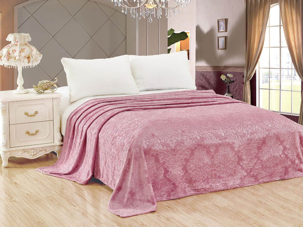Плед Cleo Парма, цвет: розовый, 150 х 200 см. 150/041-OP150/041-OP Плед Cleo Парма, цвет: розовый, 150 х 200 см. 150/041-OP150/041-OPКоллекция Пледов Cleo Парма – Классика Стиля! Коллекция Пледов Cleo создавалась на фундаменте многолетних тенденциях домашнего текстиля. Мы взяли за основу классические дизайны и благодаря современным технологиям теснения и высокой плотности ткани, коллекция пледов Парма ожила создавая эффект невероятного объема многочисленных узоров.Пледы сделаны из инновационного материала – Микрофибра. Микрофибра (микроволокно) - прорыв в синтетической промышленности, волокна представляют собой очень тонкие волокна, тоньше человеческого волоса. Благодаря свой структуре, микрофибра имеет ряд преимуществ: -отличные впитывающие свойства и способность пропускать воздух, под пледами будет комфортно и зимой и летом; -структура микроволокна позволяет окрашивать в различные цвета, т.к. при дальнейшем уходе краски не выцветают и не линяют, не смотря на простоту в уходе; -пледами можно укрываться и не бояться, что на вашей одежде останутся следы ворса; -пледы прослужат невероятно долго. Коллекция Пледов Cleo – Классический стиль вашего дома, всегда порядок вашей спальни, комфорт и тепло ваших любимых! Не знаете, какой выбрать подарок - Коллекция Пледов Cleo Парма!!!