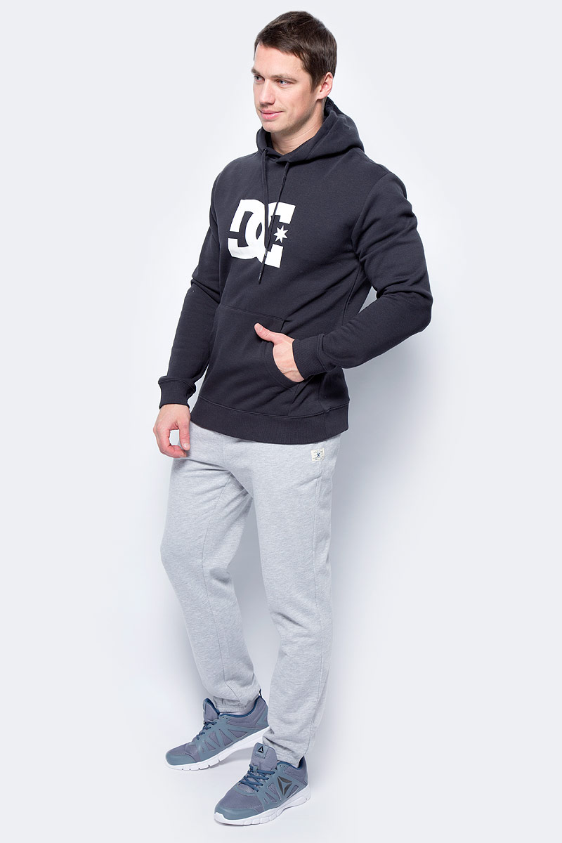 Толстовка мужская DC Shoes Star, цвет: черный. EDYSF03107-KVJ0. Размер M (48)EDYSF03107-KVJ0 Толстовка мужская DC Shoes Star, цвет: черный. EDYSF03107-KVJ0. Размер M (48)EDYSF03107-KVJ0Толстовка от DC Shoes выполнена из хлопкового материала. Модель с длинными рукавами и капюшоном с затягивающимся шнурком спереди дополнена карманом кенгуру. Толстовка на груди декорирована принтом в виде фирменного логотипа бренда.