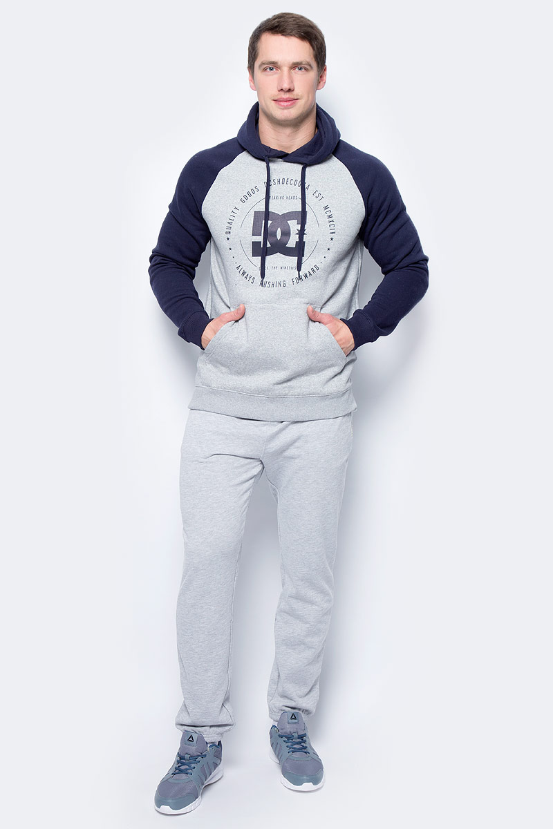 Толстовка мужская DC Shoes Rebuilt Raglan, цвет: светло-серый. EDYSF03145-KNFH. Размер S (46)EDYSF03145-KNFH Толстовка мужская DC Shoes Rebuilt Raglan, цвет: светло-серый. EDYSF03145-KNFH. Размер S (46)EDYSF03145-KNFHТолстовка от DC Shoes выполнена из хлопкового материала. Модель с длинными рукавами-реглан и капюшоном с затягивающимся шнурком спереди дополнена карманом кенгуру. Толстовка на груди декорирована принтом.