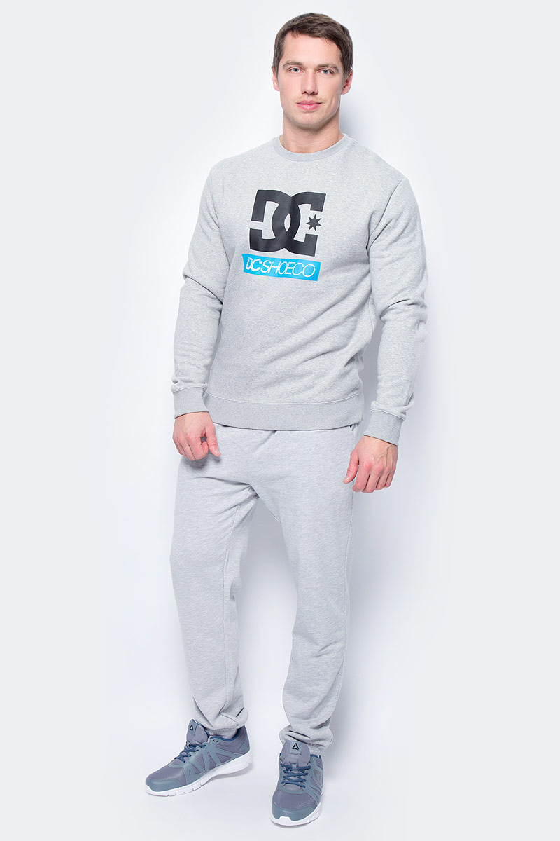 Толстовка мужская DC Shoes, цвет: серый. ADYSF03015-KNFH. Размер M (48/50)ADYSF03015-KNFH Толстовка мужская DC Shoes, цвет: серый. ADYSF03015-KNFH. Размер M (48/50)ADYSF03015-KNFHМужская толстовка DC Shoes выполнена из мягкой ткани с начесом. Модель имеет комфортный классический крой, длинные рукава и круглый вырез горловины. Манжеты рукавов, горловина и низ толстовки дополнены эластичным материалом в рубчик. Яркий и выразительный разноцветный дизайн в стиле Colour Block в сочетании с графикой ностальгического характера: эта толстовка напоминает о моде середины 90-х.