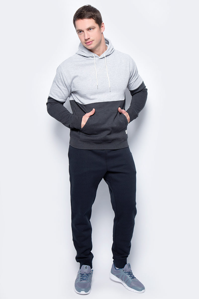 Худи мужское DC Shoes, цвет: светло-серый, черный. EDYFT03270-KNFH. Размер L (50/52)EDYFT03270-KNFH Худи мужское DC Shoes, цвет: светло-серый, черный. EDYFT03270-KNFH. Размер L (50/52)EDYFT03270-KNFHМужское худи DC Shoes выполнено из мягкого теплого флиса с начесом. Модель имеет декоративный панельный крой, длинные стандартные рукава и капюшон со шнурком для регулировки объема. Манжеты рукавов, горловина и низ изделия дополнены эластичным материалом в рубчик. Спереди расположен карман-кенгуру.