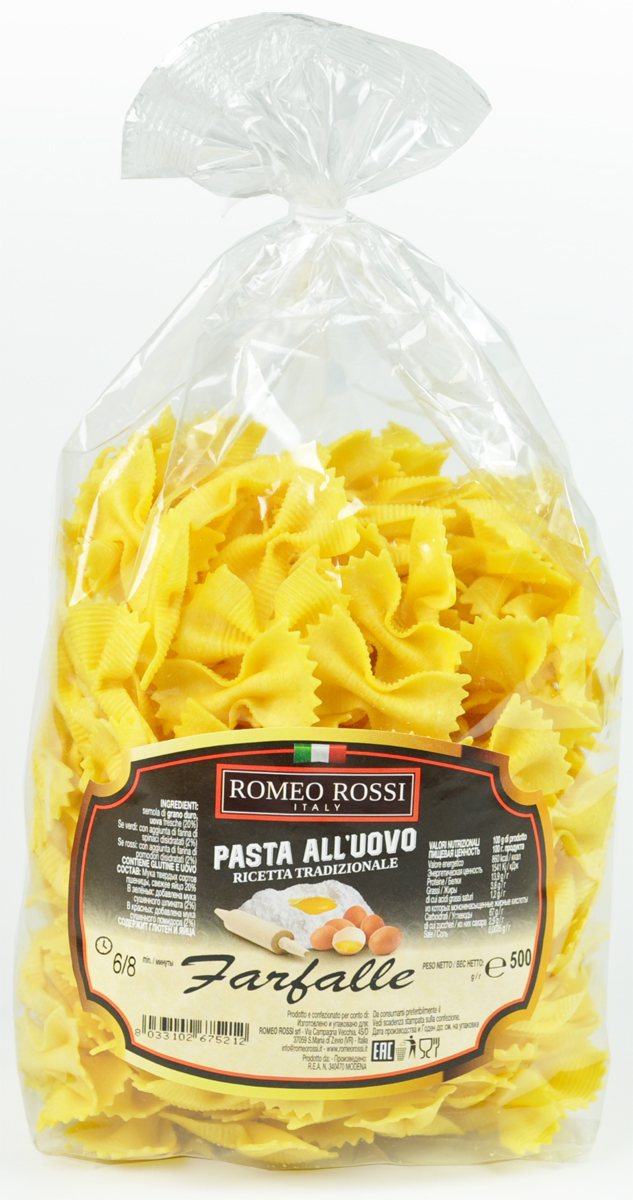 Romeo Rossi паста яичная 4 яйца фарфалле, 500 гБ0002748 Romeo Rossi паста яичная 4 яйца фарфалле, 500 гБ0002748В Италии макаронные изделия разрешается изготавливать только из твердых сортов пшеницы (аналогично группе А в России). Твердые сорта пшеницы имеют большее содержание клейковины и меньшее содержание крахмала, чем мягкие. Изготовленные из них макаронные изделия имеют более низкий гликемический индекс. Согласно итальянским законам, содержание яиц в яичной пасте должно быть не менее 5,5 %. Они обеспечивают пасте богатый цвет и вкус.
