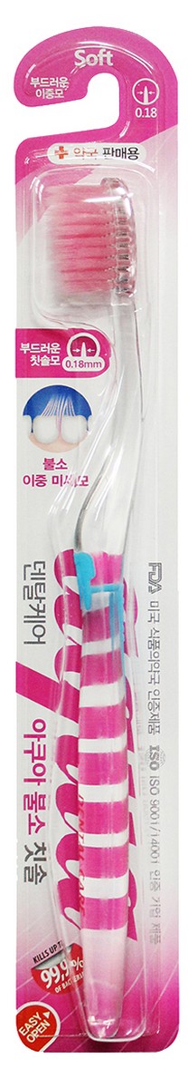 Dental Care Зубная щетка cо сверхтонкой двойной щетиной (средней жесткости и мягкой) и прозрачной прямой ручкой, Фтор, цвет: голубой141654_blue Dental Care Зубная щетка cо сверхтонкой двойной щетиной (средней жесткости и мягкой) и прозрачной прямой ручкой, Фтор, цвет: голубой141654_blueФтор предотвращает появление кариеса и защищает зубную эмаль.Щетина, производимая с добавлением фтора, сохраняет его действие до окончания срока годности зубной щетки.Тонкие мягкие заостренные верхние щетинки глубоко проникают в труднодоступные для обычных зубных щеток промежутки между зубами. Закругленные нижние щетинки средней жесткости прекрасно очищают зубную эмаль и не повреждают ее. Благодаря чистке зубов такими щетками улучшается кровообращение, массируются десны, повышается стойкость полости рта к инфекциям. Щетка способствует долговременному сохранению ощущения чистоты и свежести. Производится по запатентованной технологии. Получены сертификаты FDA и ISO.Низкая концентрация фторида натрия в щетинках щетки не наносит вреда организму.Использование данной зубной щетки совершенно безопасно!Жесткость длинных щетинок щетки – мягкая.Жесткость коротких щетинок щетки – средняя.Подходит для людей со слабыми деснами.