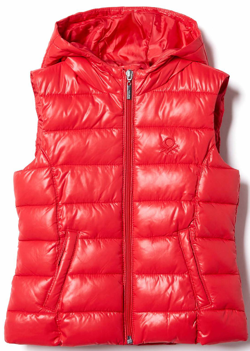 Жилет для девочки United Colors of Benetton, цвет: красный. 2EO05G0U0_30A. Размер 1602EO05G0U0_30A Жилет для девочки United Colors of Benetton, цвет: красный. 2EO05G0U0_30A. Размер 1602EO05G0U0_30AЖилет для девочки United Colors of Benetton выполнен из качественного материала. Модель с капюшоном застегивается на застежку-молнию.