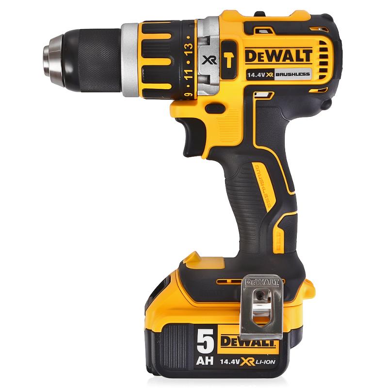 Дрель-шуруповерт аккумуляторная DeWalt, ударная. DCD737P2DCD737P2 Дрель-шуруповерт аккумуляторная DeWalt, ударная. DCD737P2DCD737P2Мощная компактная ударная дрель-шуруповерт DeWalt с уникальными аккумуляторами технологиями, имеет 2-х скоростной полностью металлический редуктор, регулируемую скорость и реверс. Применение бесщёточного двигателя обеспечивает увеличение рабочего цикла и срока службы инструмента. Очень компактный, легкий и эргономичный дизайн, позволяет использовать инструмент в ограниченном пространстве. Дрель-шуруповерт с дополнительной ударной функцией обеспечивает универсальность применения в различных материалах. 15-позиционный регулятор крутящего момента позволяет работать с различными материалами и с шурупами разного размера. Имеется интеллектуальный выключатель со встроенной электроникой, который обеспечивает полный контроль над инструментом. Светодиодная LED подсветка в нижней части инструмента обеспечивает максимальное освещение рабочей зоны. Эргономичный дизайн, прорезиненная рукоятка обеспечивают удобство и комфорт пользователя. Литий-ионный аккумулятор XR Li-Ion обеспечивает превосходную устойчивость инструмента в вертикальном положении. В комплекте имеется металлическая клипса для крепления инструмента на ремень и магнитный держатель насадок. Универсальное зарядное устройство позволяет заряжать 18.0В, 14,4В и 10,8В XR Li-Ion батареи.Тип аккумуляторной батареи: XR Li-Ion. Напряжение: 42474 В. Емкость аккумулятора: 5.0 Ач. Макс. крутящий момент (жесткий): 57 Нм. Макс. крутящий момент (мягкий): 19 Нм. Выходная мощность: 310 Вт. Частота ударов: 0-9500/33200 уд/мин. Патрон: 41395 мм. Макс. диаметр сверления (Кирпич): 13 мм. Держатель насадки: 28491 мм. Высота: 218 мм. Ширина: 67 мм. Звуковое давление: 90 дБ(А). Погрешность давления создаваемого шума: 3 dB(A). Акустическая мощность: 101 дБ(А). Погрешность мощности создаваемого шума: 3 dB(A). Вибрация на рукоятке при сверлении в металл: 23 м/с2. Погрешность вибрации: Вибрация на рукоятке при сверлении в бетон: 23 м/с2. Погрешность вибрации (долбление): 42491 м/с2. Погрешность вибрации (сверление в металле):
