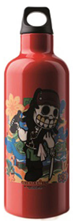 Фляга-термос Laken Futura Calaveritas. Jack, 500 млCATE501 Фляга-термос Laken Futura Calaveritas. Jack, 500 млCATE501Новая дизайнерская серия фляг от испанцев Laken ? стильные Calaveritas!Laken Futura Thermo 0,5L ? надежная фляга из прочной нержавеющей стали с превосходной вакуумной изоляцией. Сохранит свое содержимое теплым или холодным в течении длительного времени. Внешняя поверхность выполнена по специальной порошковой технологии. Рисунок покрыт слоем защитного полимера.Вакуумные термофляги ? это фляги с вакуумной колбой, как у термоса, выполненные из нержавеющей стали. Вакуум препятствует передаче тепла, напитки в такой посуде долго сохраняют свою температуру. Эти фляги могут заменить обычный термос в холодных условиях.Особенности: Надежная закручивающаяся термо-пробка. Химически инертный материал ? высококачественная нержавеющая сталь 18/8 Легко моется. Удобно крепится при помощи карабина. BPA-free: не содержит бисфенола-А и других вредных веществ. Сделано в Испании.Характеристики: Материал: нержавеющая сталь 18/8 Емкость: 0,5 л Сохранение температуры: горячее ? до 12 часов, холодное ? до 24 часов Диаметр горлышка: 30 мм Габариты: 73*226 мм Вес: 250 г