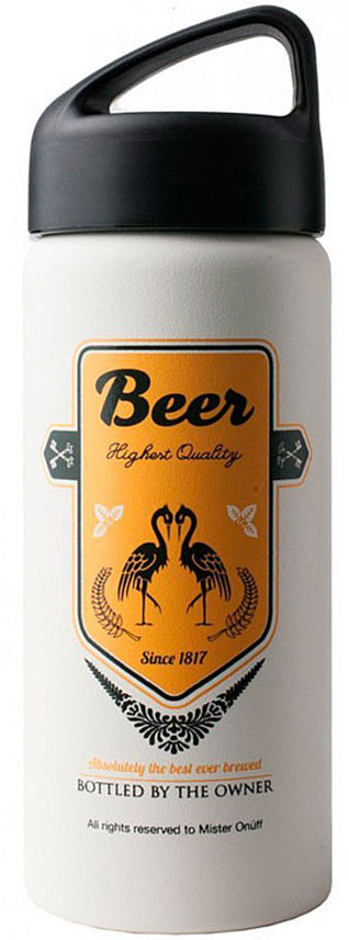 Фляга-термос Laken Classic Mr. Onuff. Beer, 500 млONTA502 Фляга-термос Laken Classic Mr. Onuff. Beer, 500 млONTA502Сохраняет напитки теплыми до 8 часов. Сохраняет напитки охлажденными до 24 часов (рекомендуется добавлять кубики льда). Изготовлена из пищевой 18/8 нержавеющей стали, не требующей нанесения специального покрытия. 100% нержавеющая внутренняя поверхность. Высококачественная вакуумная изоляция. Не запотевает, благодаря изоляции, и не образует конденсата на внешней поверхности. Не обжигает руки Не содержит БФА, эфир фталевой кислоты, свинец и другие вредные для здоровья человека вещества. Сохраняет запах и вкус напитка без примеси метала. Плотная крышка, исключающая протекание даже газированных напитков. Нетоксичное напыление. Подходит для использования с алкоголем и цитрусовыми. Не подходит для использования в посудомоечной машине. Не использовать в микроволновой печи. Не замораживать. Объем - 500 мл. Размеры - 73 O x 210 мм. Ширина горлышка: 54 мм.