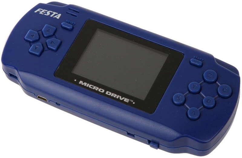 Portable Sega Micro Drive Festa игровая приставка (19 игр), Blue LCD19-BLLCD19-BL_синий Portable Sega Micro Drive Festa игровая приставка (19 игр), Blue LCD19-BLLCD19-BL_синийПортативная игровая приставка Portable Sega Micro Drive Festa разработана на основе 16-битной игровой консоли SEGA Megadrive 2 с установленными 19 классическими SEGA. Благодаря встроенному слоту для картриджей в самом корпусе приставки имеется возможность играть с картриджами для SEGA.Полноцветный LCD экран с диагональю 2,4 дюйма, возможность подключения к телевизору, продолжительность автономной работы от аккумулятора - более 3 часов, качественный звук и возможность подключения наушников.