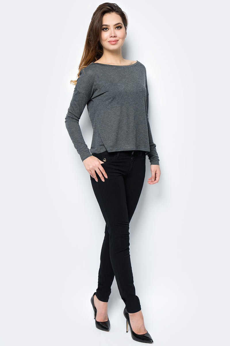Брюки женские United Colors of Benetton, цвет: черный. 4BW4572O5_100. Размер 26 (42)4BW4572O5_100 Брюки женские United Colors of Benetton, цвет: черный. 4BW4572O5_100. Размер 26 (42)4BW4572O5_100Стильные женские брюки United Colors of Benetton созданы специально для того, чтобы подчеркивать достоинства вашей фигуры. Брюки застегиваются на металлическую пуговицу в поясе и ширинку на застежке-молнии, имеются шлевки для ремня. Эти модные и в тоже время комфортные брюки послужат отличным дополнением к вашему гардеробу.