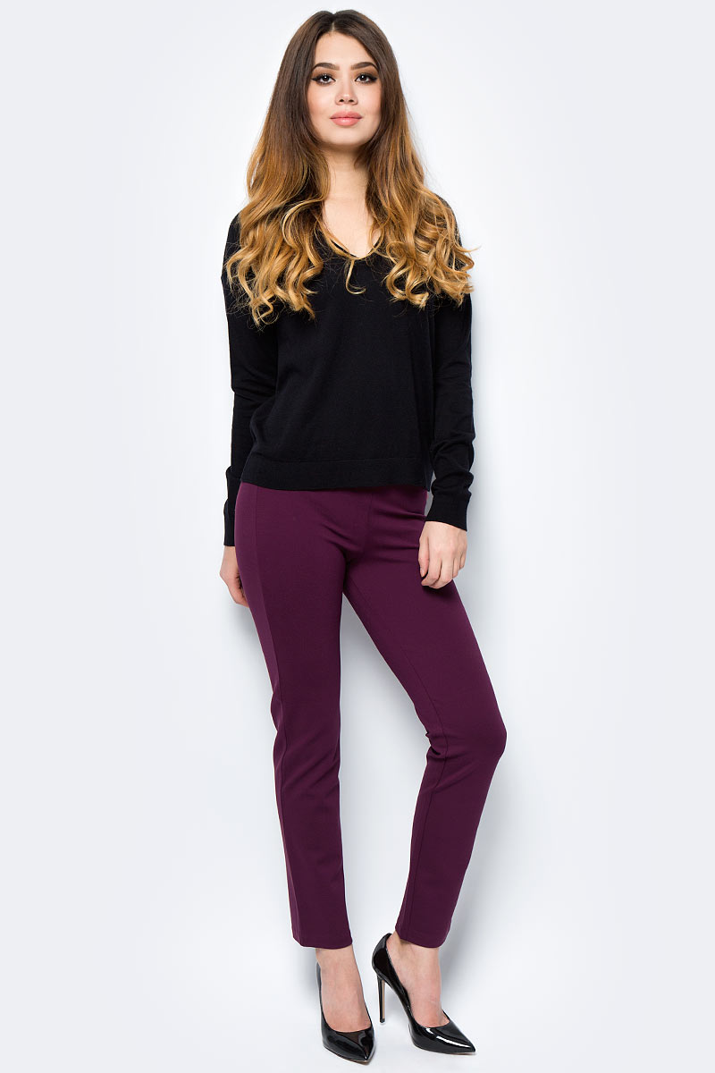 Брюки женские United Colors of Benetton, цвет: бордовый. 4DI4555H4_28Z. Размер 44 (46)4DI4555H4_28Z Брюки женские United Colors of Benetton, цвет: бордовый. 4DI4555H4_28Z. Размер 44 (46)4DI4555H4_28ZЖенские брюки United Colors of Benetton станут модным дополнением к вашему гардеробу. Изготовленные из качественного материала, они мягкие и приятные на ощупь, не сковывают движения и позволяют коже дышать.Современный дизайн и расцветка делают эти брюки стильным предметом одежды, они отлично дополнят ваш образ и подчеркнут неповторимый стиль.