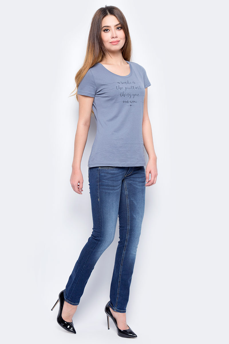 Джинсы женские Mustang Gina Skinny, цвет: синий. 3588-5779-077_077. Размер 26-30 (42-30)3588-5779-077_077 Джинсы женские Mustang Gina Skinny, цвет: синий. 3588-5779-077_077. Размер 26-30 (42-30)3588-5779-077_077Джинсы MUSTANG изготовлены из качественного материала на основе хлопка. Джинсы застегиваются на пуговицу в поясе и ширинку на застежке-молнии, дополнены шлевками для ремня. Спереди модель оформлена двумя втачными карманами и одним маленьким накладным, сзади - двумя накладными карманами. Изделие дополнено декоративными потертостями.