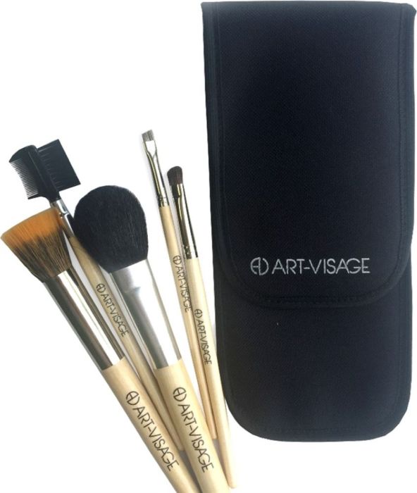 Art-Visage Футляр для 5 кистей (ткань)AV043260 Art-Visage Футляр для 5 кистей (ткань)AV043260Практичный пенал позволит содержать кисти в порядке, а их ворс – в сохранности, без заломов и распушения. Вмещает простой базовый набор кистей.