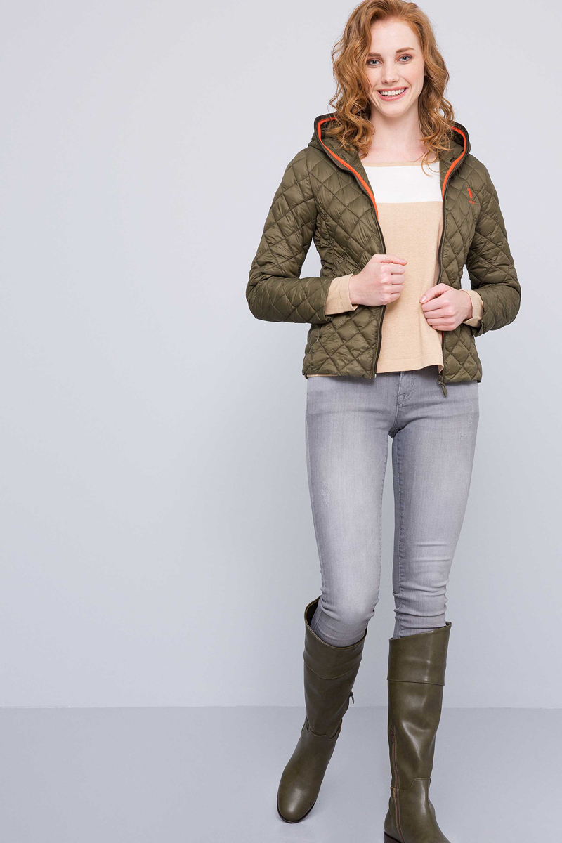 Куртка женская U.S. Polo Assn., цвет: хаки. G082SZ0MSTUBAJANE. Размер 38 (46)G082SZ0MSTUBAJANE Куртка женская U.S. Polo Assn., цвет: хаки. G082SZ0MSTUBAJANE. Размер 38 (46)G082SZ0MSTUBAJANE