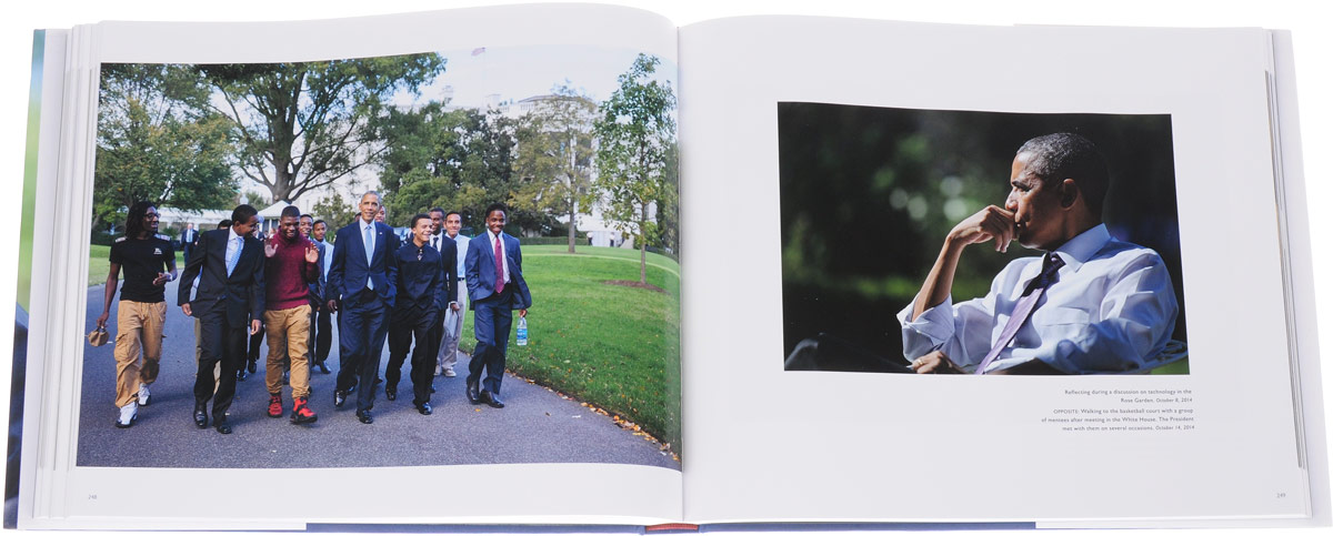 Obama: An Intimate Portrait: The Historic Presidency in Photographs