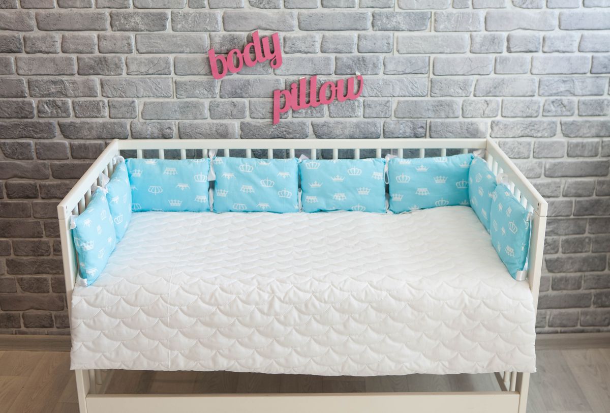 Body Pillow Бортик-подушка для кроватки Короны цвет голубой белый 8 шт