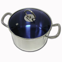 Кастрюля Atlantis Blue Sky, 5л 12BS22022-SU54 009312 Кастрюля Atlantis Blue Sky, 5л 12BS22022-SU54 009312Представляем кастрюлю нового поколения от компании Atlantis. Кастрюля BLUE SKY выполнена из высококачественной нержавеющей стали 18/10. Особая конструкция дна, снабженная теплораспределительным диском, изготовленным из алюминия, позволяет экономить энергию и газ, а также быстро и равномерно разогревать содержимое кастрюли. Кастрюля изготовлена из экологически чистого материала. Снабжена удобными ручками, стеклянная крышка позволяет точно держать процесс приготовления пищи под контролем, матовая полировка внутренней стороны кастрюли придает оригинальность дизайну и аккуратность в эксплуатации. Практичный и современный дизайн позволит изделию органично вписаться в интерьер любой кухни. Германская компанияAtlantis была основана в 2002 году. На сегодняшний день товар этой компании широко представлен в России. Особый сплав стали с цинком обеспечивает кастрюлям компании Atlantis особую прочность, благодаря чему ее продукция очень прочная и долговечная!Кроме того, удобный и разнообразный дизайн кастрюль позволяет выбрать тот вариант, который идеально подойдет именно Вам. Характеристики: Производитель: Германия. Материал:нержавеющая сталь 18/10. Размер кастрюли: 22 см х 22 см х 21 см. Объем:5 л. Размер коробки: 29 см х 25 см х 16 см. Рекомендации по эксплуатации:Допускается к использованию на всех типах кухонных плит, кухонных духовых шкафах;Не допускается использование в СВЧ; Перед первым использованием вымыть посуду и снять все наклейки; Перед нагревом убедитесь в том, что в кастрюле есть вода или масло; Мыть в горячей воде с использованием чистящих средств; Использовать соответственное чистящее средство для нержавеющей стали для устранения разводов и придания полированного блеска; Допускается мытье вручную и в посудомоечной машине; После мытья вытирать насухо; Использовать низкий и средний температурные режимы; При использовании на газовой плите пламя должно касаться только дна; При использовании на газовой плите не допускать нагревания пламенем боковых стенок; Не допускать полного выкипания воды из кастрюли; Не допускать охлаждения кастрюли холодной водой.