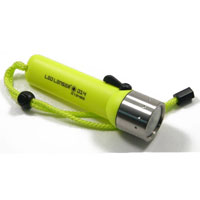 Фонарь LED Lenser D14. 7456-M7456-M Фонарь LED Lenser D14. 7456-M7456-MФонарь LED Lenser D14 - фонарь для дайвинга. Имеет полностью герметичный корпус, позолоченные контакты. Материал:металл, пластик. Длина: 16 см. Время свечения: 50 часов. Яркость: 85 лн.Глубина погружения: 60 м. Количество светодиодов: 1 шт. Вес: 220 г. Производитель: Германия. Артикул: 7456-M.Работает от 4 батареек АА (входят в комплект).Производителем фонарей LED Lenser является концерн Zweibruder Optoelectronics GmbH (Цвайбрюдер Оптоэлектроникс), Germany. Концерн включает в себя: инженерно-конструкторское бюро, где проводятся разработки и испытания фонарей,производственную базу, силами которой осуществляется изготовление. Производство имеет международный сертификат ISO 9001:2000, подтверждающий стабильный уровень качества выпускаемой продукции. В фонарях LED Lenserвпервые применена революционная оптическая схема, состоящая из источника света - светодиода, рефлектора и двух линз. И все элементы схемы идеально отцентрированы. Применение данной схемы позволяет собрать 100% света, излучаемого светодиодом, и направить его в нужном направлении, без потерь ровным направленным лучом - это эффект театрального прожектора. Он достигается благодаря равной интенсивности света в каждой точке освещаемого круга.Гарантийный срок5 лет. Возврат товара возможен только через сервисный центр.Время работысервисного центра: Пн-чт: 10.00-18.00Пт:10.00- 17.00Сб, Вс: выходные дниАдрес:129223, Россия, Москва, пр-кт Мира, 119 (ВВЦ), строение 323.