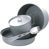 Набор походной посуды Adrenalin Titanium Kit, 5 предметов20353 Набор походной посуды Adrenalin Titanium Kit, 5 предметов20353Набор сверхлегкой компактной походной посуды Adrenalin Titanium Kit, включающий в себя кастрюлю, сковородку, съемную ручку для них, кружку с крышкой и ложку-вилку, идеально подойдет для приготовления пищи для 1-2 человек. Посуда изготовлена из титана, легкая и компактно складывается, поэтому не займет в походном рюкзаке много места. Сковородку можно использовать как крышку на кастрюлю, а ложка-вилка объединяет в себе сразу два столовых прибора. Для удобства хранения и транспортировки набор комплектуется чехлом.Adrenalin - целый мир товаров, которые делают вашу жизнь комфортнее и интереснее. Даже если вы находитесь вне зоны привычных удобств: за городом, на даче, в походе, на рыбалке, на работе и в командировке.Объем кружки: 0,56 л.Объем кастрюли: 1,36 л.Объем сковороды: 0,51 л.Длина ложки-вилки: 16 см. Размер кружки: 10 см х 7 см х 10 см.Размер кастрюли: 15 см х 8 см х 15 см.Размер сковороды: 15,5 см x 3 см х 15,5 см.