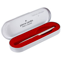 Ручка шариковая Pierre Cardin Kriss, цвет: никель72523WD Ручка шариковая Pierre Cardin Kriss, цвет: никель72523WDРучка - это не просто пишущий инструмент, это - часть имиджа, наглядно демонстрирующая статус, характер и образ жизни ее владельца. Шариковая ручка Pierre Cardin Kriss никелевого цвета подчеркнет стиль и элегантность ее владельца и станет превосходным подарком ценителю изящества и роскоши. Корпус ручки выполнен из латуни с лаковым покрытием и оформлен фирменной надписью. Стержень ручки выводится поворотом ее верхней части по часовой стрелке. Ручка поставляется в фирменном металлическом футляре. Коллекция пишущих инструментовPierre Cardin- это элегантные, поражающие разнообразием и изысканностью стилей ручки, являющие собой бесконечное очарование. Классические и современные, различных форм, цветовых гамм и покрытий, ручкиPierre Cardinудовлетворят самый изысканный вкус, а их техническое совершенство предоставит полную свободу выбора той модели, которая будет соответствовать стилю письма и образу жизни ее обладателя. Характеристики:Длина ручки:13,5 см.Цвет корпуса:никель.Материал корпуса:латунь с лаковым покрытием.Размер футляра:17,5 см x 6 см x 1,5 см.Размер упаковки:17,5 см x 6 см x 2 см.Производитель:Франция.Артикул:PC0811BP.