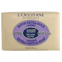Мыло LOccitane Лаванда, 250 г65420692 Мыло LOccitane Лаванда, 250 г65420692Туалетное мыло LOccitane Лаванда - великолепно подходит для ежедневного использования. Содержит 100% натуральную основу, обогащено маслом карите.Подходит для всей семьи. Характеристики: Вес: 250 г. Производитель: Франция. Артикул:007778.Loccitane (Л окситан) - натуральная косметика с юга Франции, основатель которой Оливье Боссан. Название Loccitane происходит от названия старинной провинции - Окситании. Это также подчеркивает идею кампании - сочетании традиций и компонентов из Средиземноморья в средствах по уходу за кожей и для дома. LOccitane использует для производства косметических средств натуральные продукты: лаванду, оливки, тростниковый сахар, мед, миндаль, экстракты винограда и белого чая, эфирные масла розы, апельсина, морская соль также идет в дело. Специалисты компании с особой тщательностью отбирают сырье. Учитывается множество факторов, от места и условий выращивания сырья до времени и технологии сборки. Товар сертифицирован.