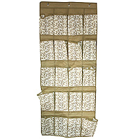 Кофр подвесной Hausmann,20 секций, 56 х 136 смRG-D31S Кофр подвесной Hausmann,20 секций, 56 х 136 смRG-D31SПодвесной кофр Hausmann бежевого цвета с 20 секциями предназначен для хранения обуви и других предметов. Изготовлен из нетканого материала высокого качества. Благодаря двум крючкам кофр легко подвешивается там, где необходимо. Материал легок, удобен и не образует складок. Специальные вставки держат форму и не деформируются при использовании и при стирке. Особая конструкция позволяет при необходимости одним движением сложить или разложить кофр. Характеристики: Материал: нетканное полотно, картон. Размер: 56 см х 136 см. Артикул: AC305.Произведено в Китае по заказу Hausmann.Продукция компании Hausmann достаточно хорошо известна на российском рынке. Используя современные технологии в качестве неисчерпаемого источника для вдохновения, она не перестает радовать покупателей товарами отменного качества. Разнообразие товаров приятно удивляет. Вы действительно сможете найти то, что вам необходимо! Вся продукция тщательно проверяется на предмет надежности и безопасности, и вы можете быть уверенными в том, что купленная однажды вещь долго прослужит вам верой и правдой.