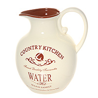 Кувшин Terracotta Кухня в стиле Кантри 1,85 л TLY1128-CK-ALVT-1520(SR) Кувшин Terracotta Кухня в стиле Кантри 1,85 л TLY1128-CK-ALVT-1520(SR)Кувшин Кухня в стиле Кантри изготовлен из жаропрочной керамики с нанесением высококачественной глазури.Кувшин станет отличным дополнением к вашему кухонному инвентарю, а также украсит сервировку стола и подчеркнет прекрасный вкус хозяина. Допускается мытье в посудомоечной машине при соблюдении инструкции изготовителя посудомоечной машины. Характеристики:Материал: керамика. Диаметр кувшина по верхнему краю: 8,5 см. Наибольший диаметр кувшина: 16 см. Диаметр основания кувшина: 8,5 см. Высота кувшина: 21 см. Объем кувшина: 1,85 л. Размер упаковки: 16 см х 16 см х 21,5 см. Производитель: Италия. Изготовитель: Китай. Артикул: TLY1128-CK-AL. Торговая марка Terracotta - это коллекции разнообразной посуды для сервировки стола, хранения продуктов и приготовления пищи из жаропрочной керамики, покрытой высококачественной глазурью. Изделия Terracotta идеально подходят для выпечки, приготовления различных блюд и разогревания пищи в духовом шкафу или микроволновой печи. Может использоваться для хранения продуктов, в том числе в холодильнике. При приготовлении или охлаждении пищи рекомендуется использовать постепенный нагрев или охлаждение. Посуда торговой марки Terracotta совмещает в себе современные технологии и новые идеи, благодаря чему достигаются высокое качество, разнообразие форм и дизайнов.