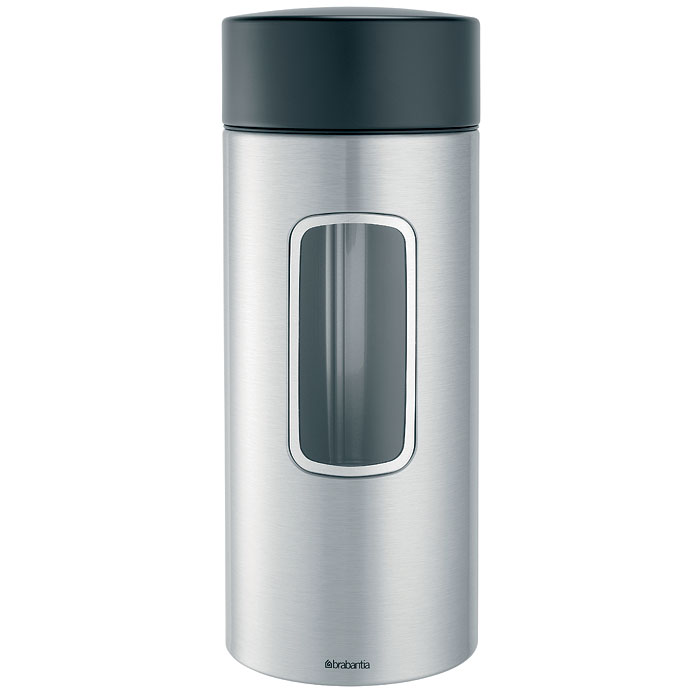 Банка для продуктов Brabantia 2,2 л 37184411132-01 Банка для продуктов Brabantia 2,2 л 37184411132-01Высокий цилиндрический контейнер вместимостью 2,2 литра отлично подойдет для хранения спагетти и других продуктов. Специальная защелкивающаяся крышка не пропускает запахи и позволяет дольше сохранять аромат и свежесть продуктов. Контейнер имеет гладкую внутреннюю поверхность и легко чистится; Прозрачное окошко из антистатических материалов, благодаря которому вы всегда знаете, что и в каком количестве содержится в каждом контейнере; Практичное решение для хранения макаронных изделий и других продуктов, позволяющее дольше сохранять их свежесть;Изготовлен из коррозионностойкой крашеной или лакированной стали с защитным цинкалюминиевым покрытием;Специальная защелкивающаяся не пропускающая запах крышка; Основание с защитным покрытием; 10-летняя гарантия Brabantia. Характеристики: Материал: нержавеющая сталь, пластик, акрил. Объем банки:2,2 л. Высота банки (без учета крышки):25 см. Диаметр банки:9,5 см. Производитель:Бельгия. Артикул:371844. Гарантия производителя: 5 лет.